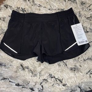 Lululemon black Hotty Hot High Rise Short 2.5 Lined shorts.